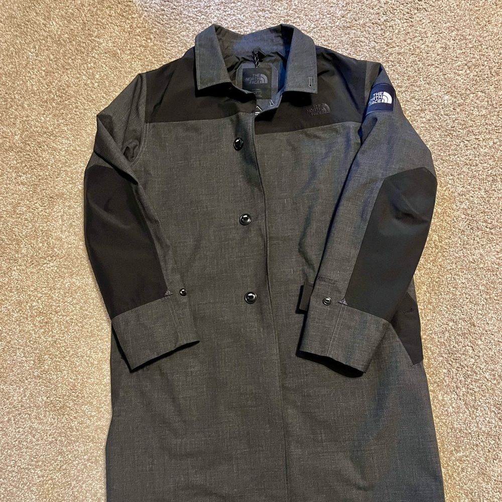 The North Face Gor Tex Jacket. Like New Condition. Worn once to a wedding!